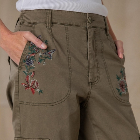 Sundance Botanical Embroidered Cargo Joggers - Picture 2 of 3